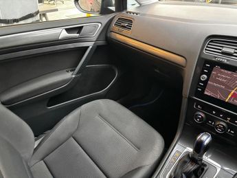 Volkswagen e-Golf 35.8kWh e-Golf Auto 5dr
