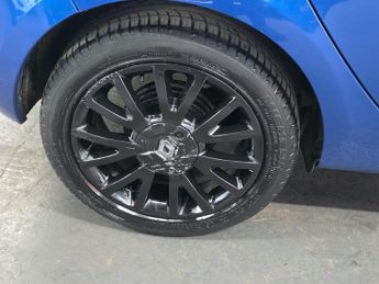 Renault Clio 1.2 TCe Dynamique TomTom Euro 5 5dr