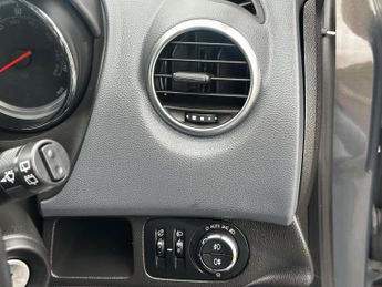 Vauxhall Meriva 1.7 CDTi SE MPV 5dr Diesel Auto Euro 5 (110 ps)