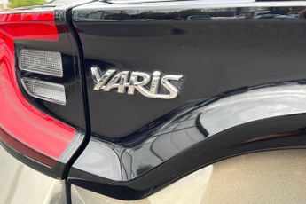 Toyota Yaris 1.5 Hybrid Design CVT