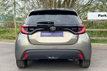 Toyota Yaris 1.5 Hybrid Design CVT