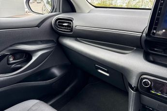 Toyota Yaris 1.5 Hybrid Design CVT