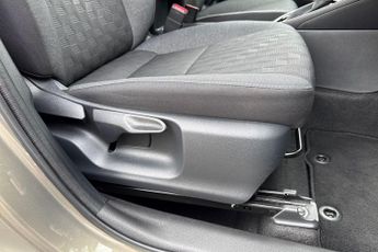 Toyota Yaris 1.5 Hybrid Design CVT