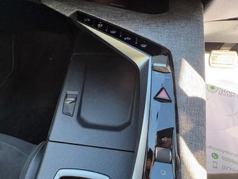 Peugeot E-3008 73kWh GT Auto 5dr