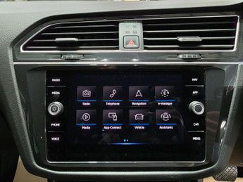 Volkswagen Tiguan 1.4 TSI 13kWh Life DSG Euro 6 (s/s) 5dr