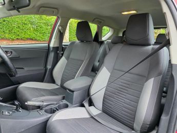 Toyota Auris 1.8 VVT-h Business Edition CVT Euro 6 (s/s) 5dr (Safety Sense)