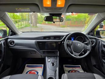 Toyota Auris 1.8 VVT-h Business Edition CVT Euro 6 (s/s) 5dr (Safety Sense)