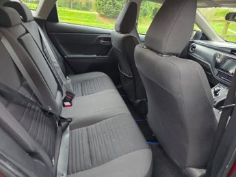 Toyota Auris 1.8 VVT-h Business Edition CVT Euro 6 (s/s) 5dr (Safety Sense)