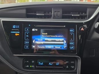 Toyota Auris 1.8 VVT-h Business Edition CVT Euro 6 (s/s) 5dr (Safety Sense)