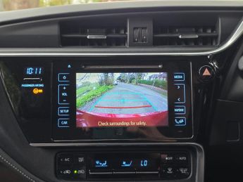 Toyota Auris 1.8 VVT-h Business Edition CVT Euro 6 (s/s) 5dr (Safety Sense)