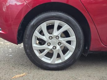 Toyota Auris 1.8 VVT-h Business Edition CVT Euro 6 (s/s) 5dr (Safety Sense)