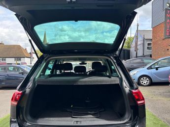 Volkswagen Tiguan 2.0 TDI BlueMotion Tech SE Navigation DSG 4Motion Euro 6 (s/s) 5