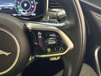 Jaguar F-PACE 2.0 P400e 17.1kWh R-Dynamic SE SUV 5dr Petrol Plug-in Hybrid Aut