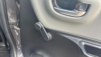 Toyota Yaris 1.5 VVT-h Icon Tech E-CVT Euro 6 (s/s) 5dr