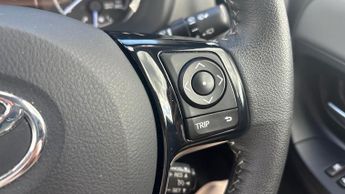 Toyota Yaris 1.5 VVT-h Icon Tech E-CVT Euro 6 (s/s) 5dr