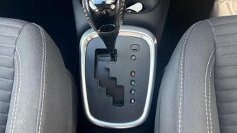 Toyota Yaris 1.5 VVT-h Icon Tech E-CVT Euro 6 (s/s) 5dr