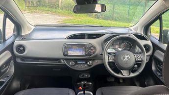 Toyota Yaris 1.5 VVT-h Icon Tech E-CVT Euro 6 (s/s) 5dr