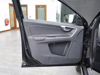 Volvo XC60 Volvo XC60 2.0 T5 R-Design Lux Auto