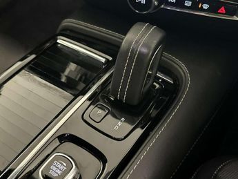 Volvo V60 2.0h T6 Recharge 11.6kWh R-Design Estate 5dr Petrol Plug-in Hybr