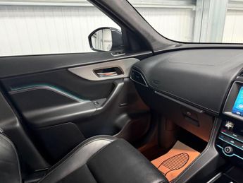Jaguar F-PACE 2.0 D180 Chequered Flag Auto AWD Euro 6 (s/s) 5dr