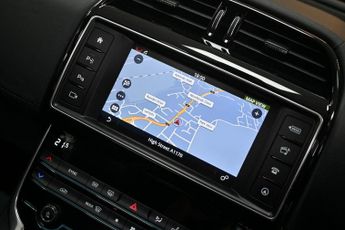 JAGUAR XE 2.0d Portfolio Saloon 4dr Diesel Auto Euro 6 (s/s) (180 ps) +FRE