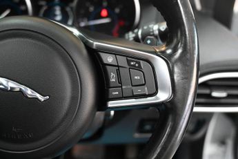 JAGUAR XE 2.0d Portfolio Saloon 4dr Diesel Auto Euro 6 (s/s) (180 ps) +FRE