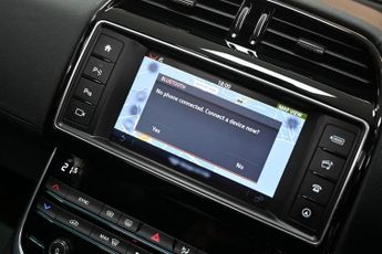 JAGUAR XE 2.0d Portfolio Saloon 4dr Diesel Auto Euro 6 (s/s) (180 ps) +FRE