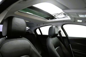 JAGUAR XE 2.0d Portfolio Saloon 4dr Diesel Auto Euro 6 (s/s) (180 ps) +FRE