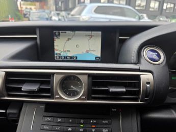 Lexus IS 2.5 300h Executive Edition E-CVT Euro 5 (s/s) 4dr
