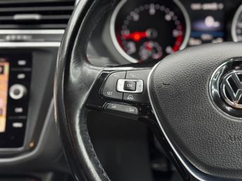 Volkswagen Tiguan 2.0 TDI SE Navigation DSG 4Motion Euro 6 (s/s) 5dr