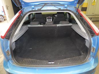 Ford Focus 1.6 Zetec 5dr
