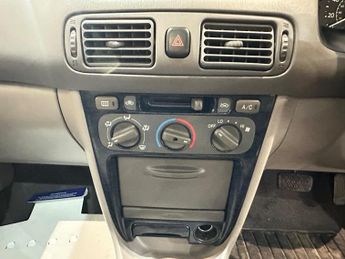 Toyota Corolla 1.6 GLS 5dr