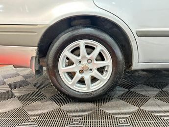 Toyota Corolla 1.6 GLS 5dr