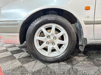 Toyota Corolla 1.6 GLS 5dr