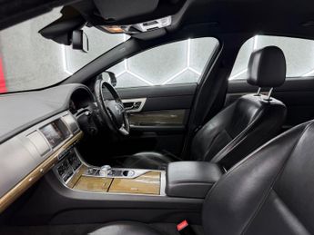 Jaguar XF 2.2d Premium Luxury Auto Euro 5 (s/s) 4dr