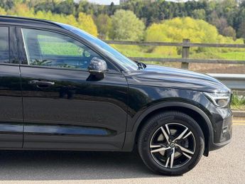 Volvo XC40 2.0 B3 MHEV Plus Dark DCT Auto Euro 6 (s/s) 5dr