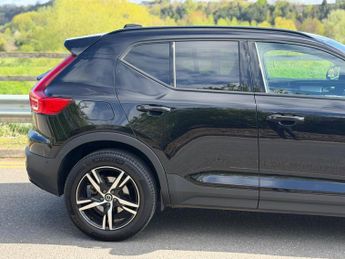 Volvo XC40 2.0 B3 MHEV Plus Dark DCT Auto Euro 6 (s/s) 5dr