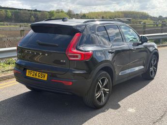 Volvo XC40 2.0 B3 MHEV Plus Dark DCT Auto Euro 6 (s/s) 5dr