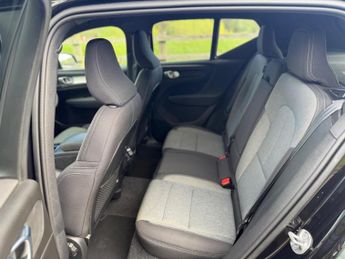 Volvo XC40 2.0 B3 MHEV Plus Dark DCT Auto Euro 6 (s/s) 5dr