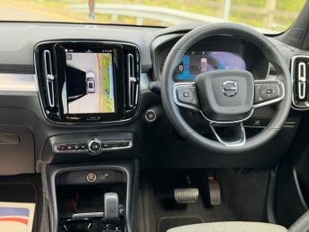 Volvo XC40 2.0 B3 MHEV Plus Dark DCT Auto Euro 6 (s/s) 5dr