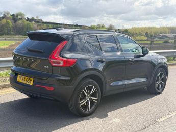 Volvo XC40 2.0 B3 MHEV Plus Dark DCT Auto Euro 6 (s/s) 5dr