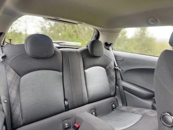 MINI HATCH 1.5 Cooper D Hatchback 3dr Diesel Auto Euro 6 (s/s) (116 ps)