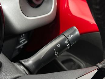 Toyota AYGO 1.0 VVT-i x-play Euro 5 5dr Euro 5