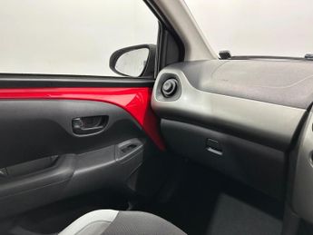 Toyota AYGO 1.0 VVT-i x-play Euro 5 5dr Euro 5