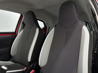 Toyota AYGO 1.0 VVT-i x-play Euro 5 5dr Euro 5