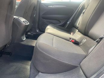 Vauxhall Insignia 1.6 Turbo D BlueInjection Design Grand Sport 5dr Diesel Automati