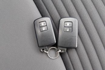 Toyota Yaris 1.5 VVT-h Icon Tech E-CVT Euro 6 (s/s) 5dr