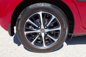 Toyota Yaris 1.5 VVT-h Icon Tech E-CVT Euro 6 (s/s) 5dr