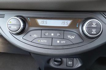 Toyota Yaris 1.5 VVT-h Icon Tech E-CVT Euro 6 (s/s) 5dr
