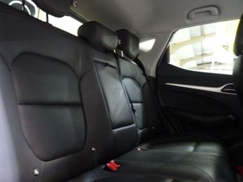 MG MG ZS 51.1kWh Trophy Connect Auto 5dr